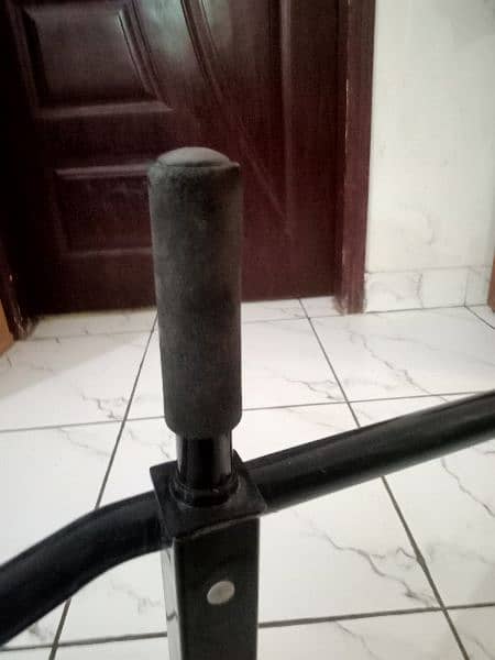 Heavy Gauge Steel Pull-Up Bar in Brand New Condition 4