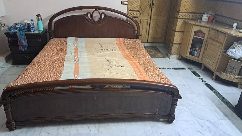 King size Bed with furniture 2