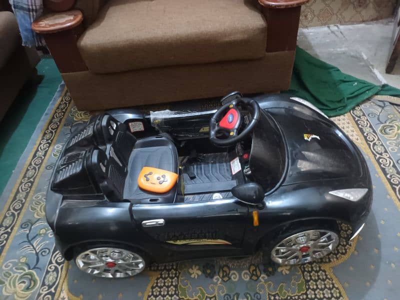 Mini car  2 kids araam sy baith sakty h condition bilkull ok h 10/9 5