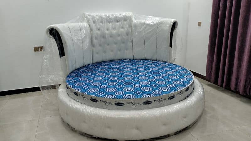 Round Bed 3