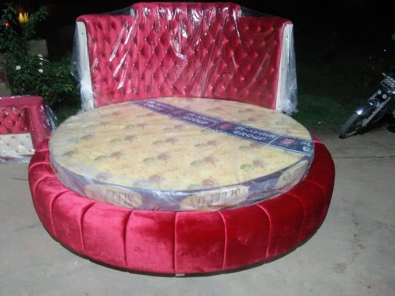 Round Bed 5