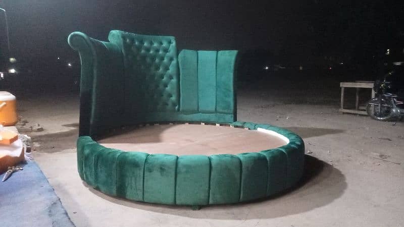 Round Bed 6