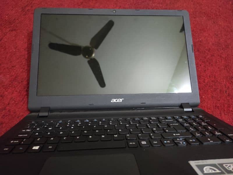 Acer Aspire es15 8gb Ram 1tb hard 128gb ssd 1