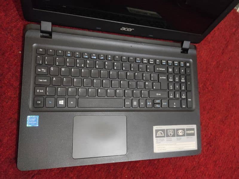 Acer Aspire es15 8gb Ram 1tb hard 128gb ssd 2