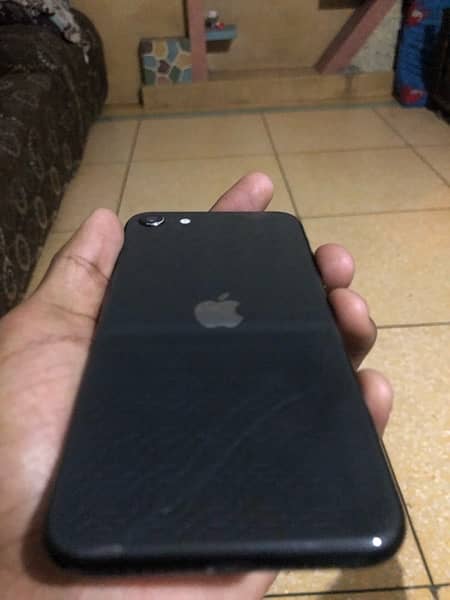 i phone se2020 thori sii back break 1