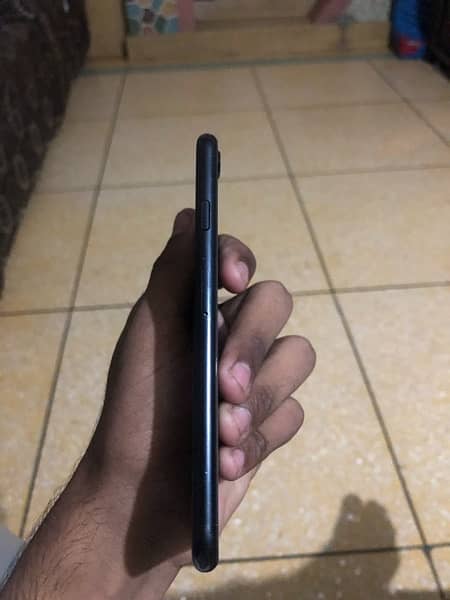 i phone se2020 thori sii back break 2