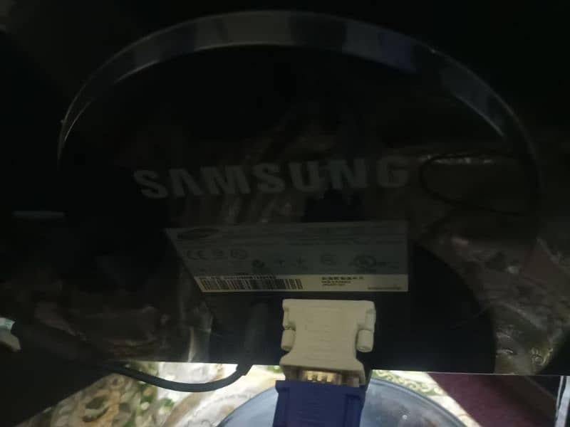 Samsung Glass Crystal 24 Inch Computer LCD 2