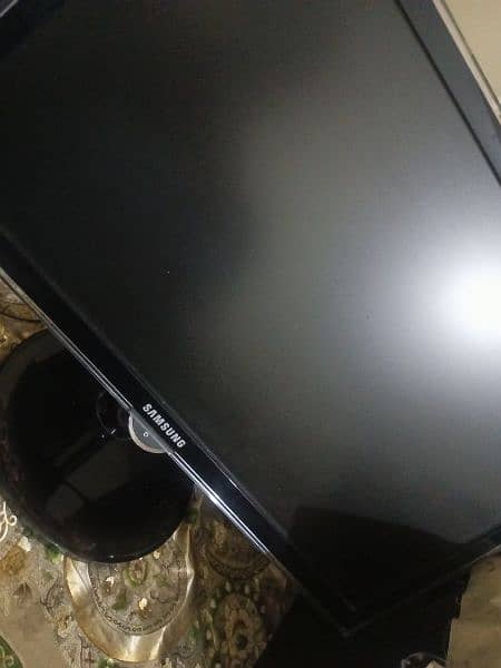 Samsung Glass Crystal 24 Inch Computer LCD 5