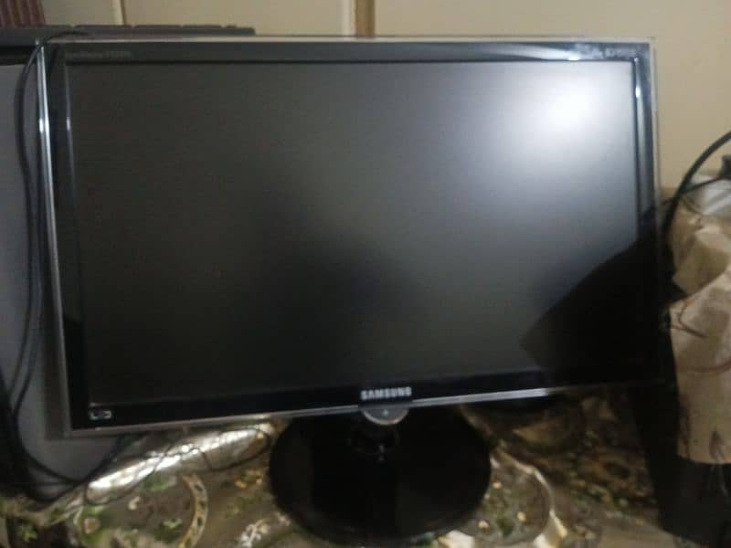 Samsung Glass Crystal 24 Inch Computer LCD 6