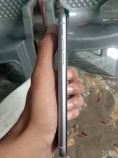 iphone11 /128 GB factory unlock nun PTA