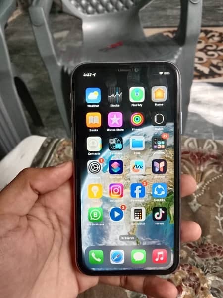 iphone11 /128 GB factory unlock nun PTA 1