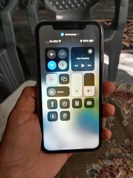 iphone11 /128 GB factory unlock nun PTA 9