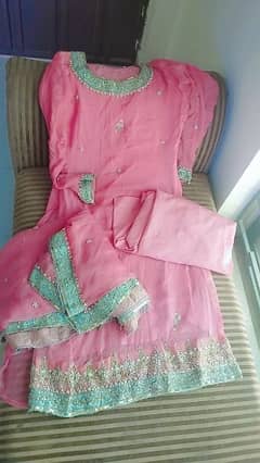 3 piece suit in medium size Only serious buyer contact me please