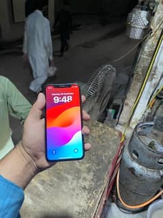 Iphone XS 256 non pta only back crack baqi full ok hai