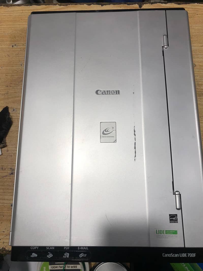 Canon CanoScan LiDE 700F scanner 1