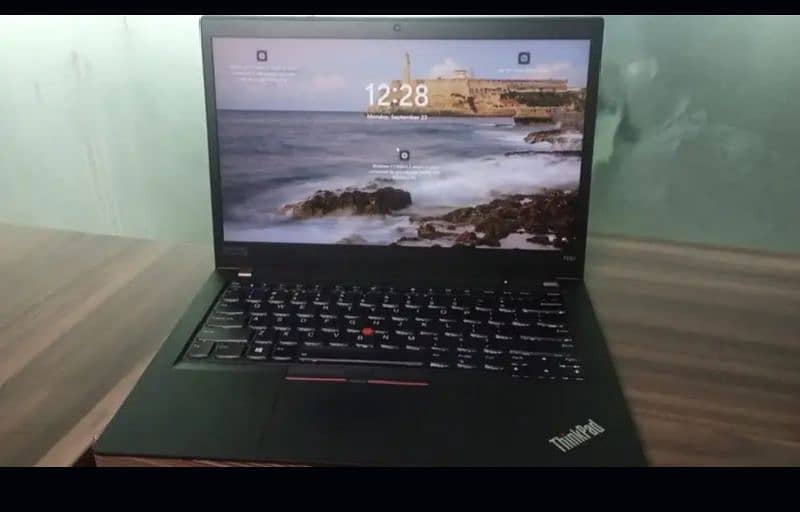 Lenovo i7 8th Generation 16GB 256 Touch Screen 1