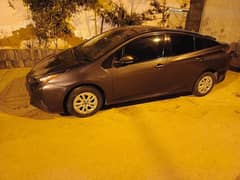 PRIUS S  18/22 own name own engine  OWN NAME GOOD CAR