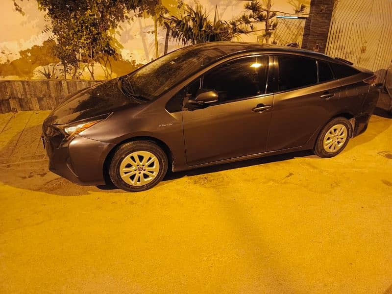 PRIUS S  18/22 own name own engine  OWN NAME GOOD CAR 1