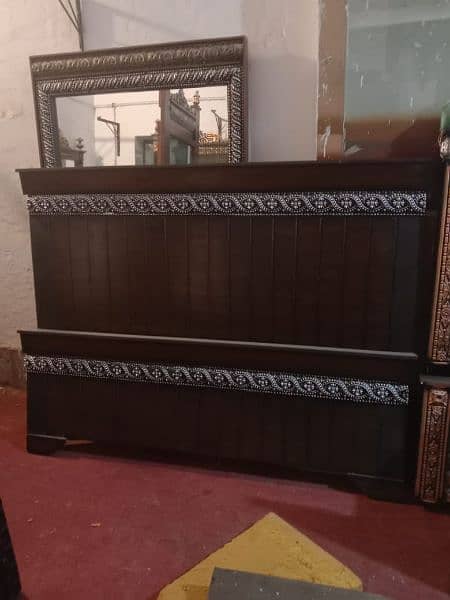 ay King size bed for sale only contact me serious person 0