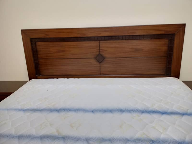 BED WOODEN KING SIZE URGENT SALE 2