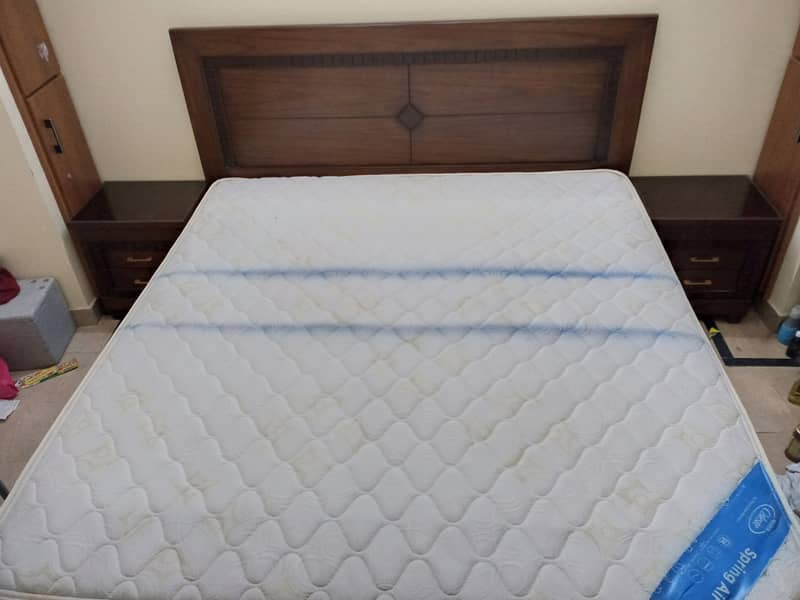 BED WOODEN KING SIZE URGENT SALE 3