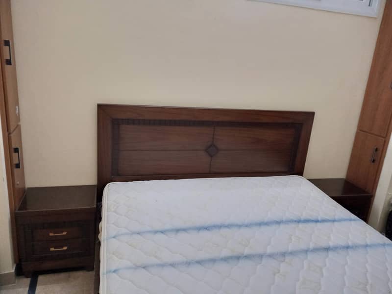 BED WOODEN KING SIZE URGENT SALE 5