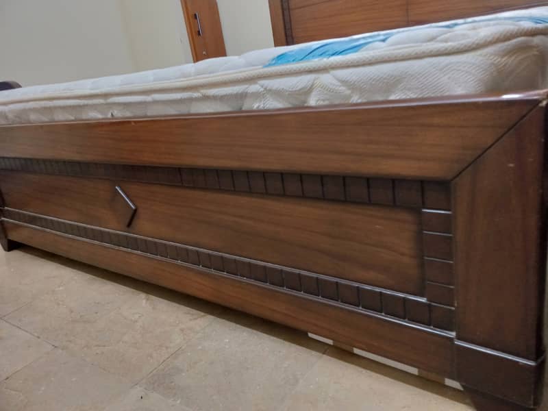 BED WOODEN KING SIZE URGENT SALE 8