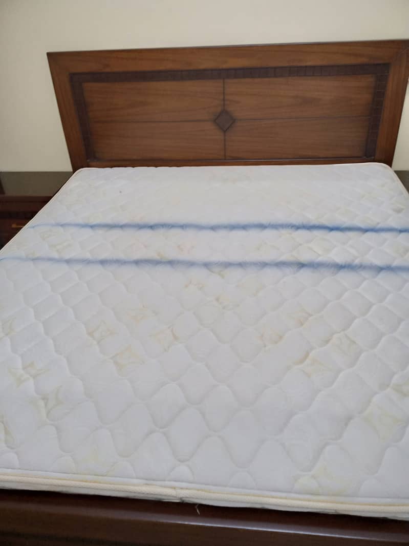 BED WOODEN KING SIZE URGENT SALE 9