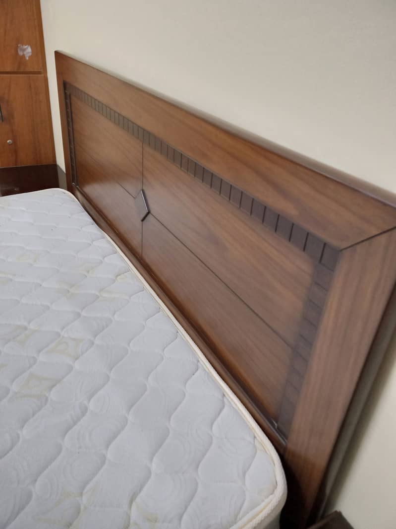 BED WOODEN KING SIZE URGENT SALE 11