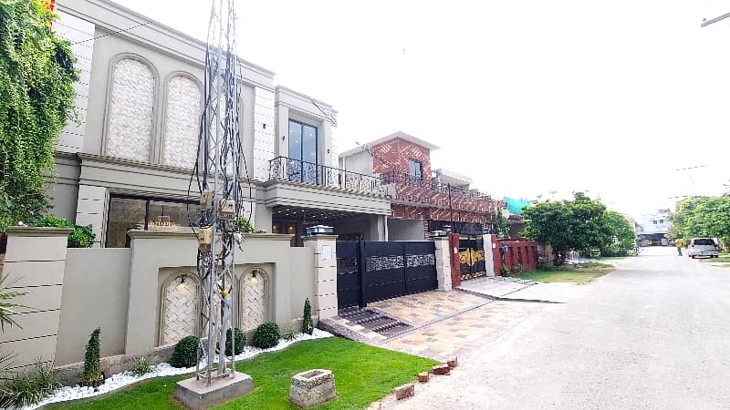 Prominently-Located Prime Location House Available In DHA Phase 2 - Block Q For Sale 2