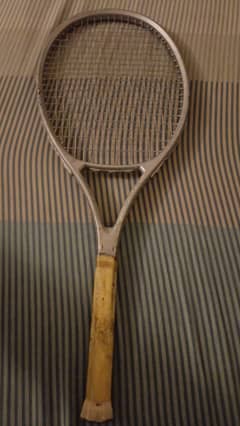 TENNIS RACKET