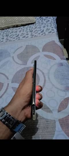 Note 40 pro penal crack 7month warranty