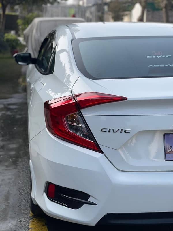 Honda Civic Oriel 2018 4