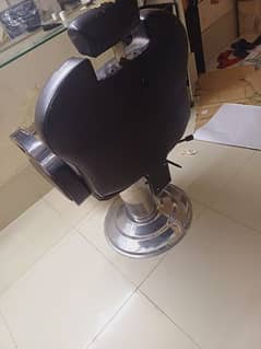 Salon Chair which Is Like new