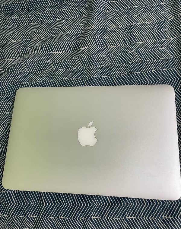 Apple Macbook Air 11" 4gb 128gb 1