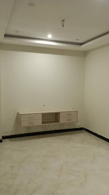 11 Central Apartment Flat Available For Sale G-11/1 16