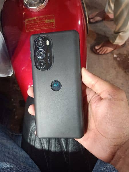 no exchange Moto edge 30 pro excellent condition 10 by 9.5 3