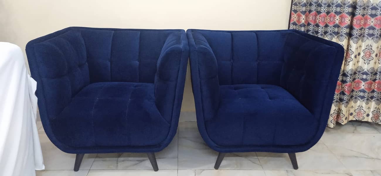 Sofa set in royal blue color with table 1