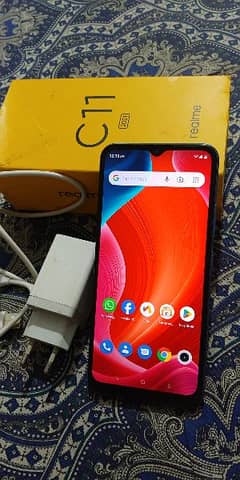 Realme C11 (box + charger)