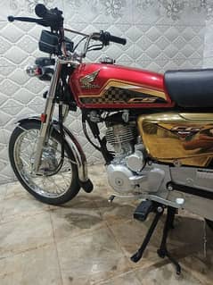 Honda 125 self start Golden pichlay month ka nikla ha