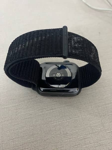 APPLE WATCH SERIES 4 | 44mm | Original Charger 2