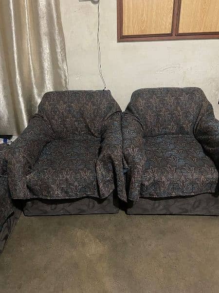 3 1 1 seaters sofa for sale 0