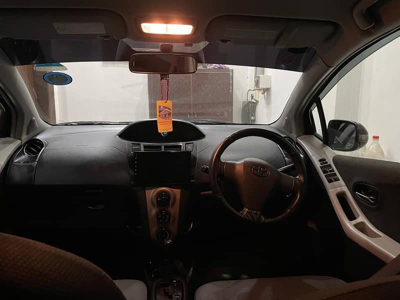 Toyota Vitz 10/14 2