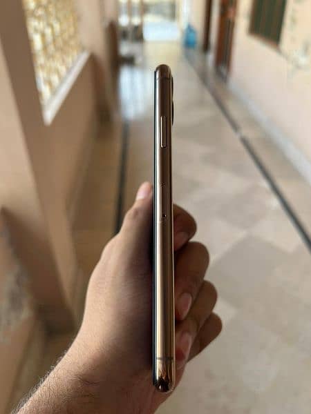 IPHONE 11 PRO MAX NON PTA 64 GB ( MINT CONDITION) 4