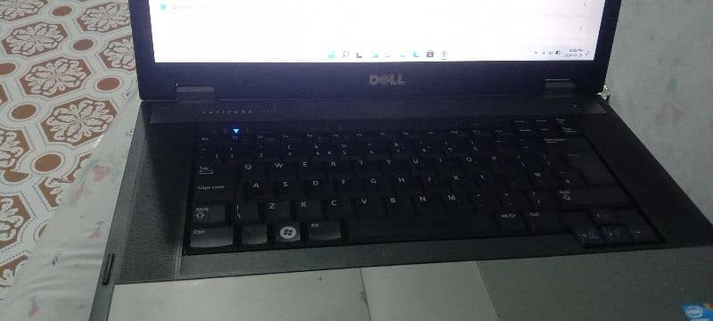 Dell latitude laptop e5510 i3 2nd gen 4gb ram 250gb hdd 2