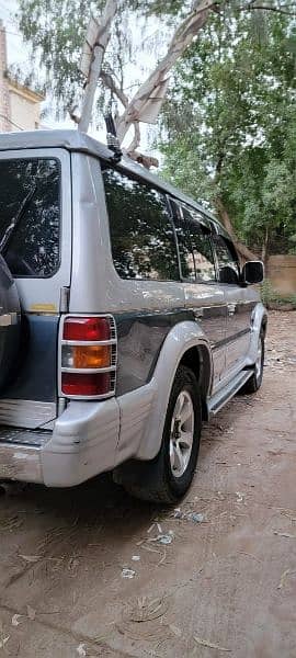 Mitsubishi Pajero 1992 8