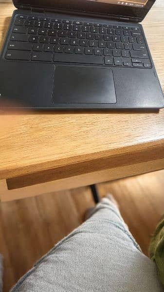 Lenovo e300 Chromebook - Perfect for Students & Casual Users! 4