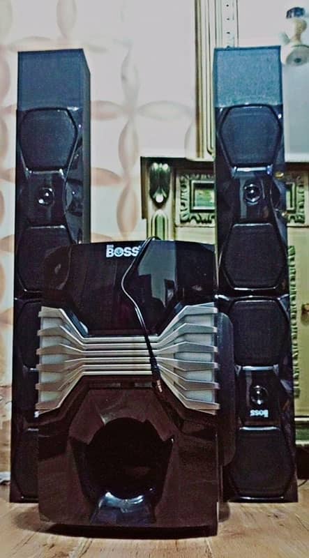 TCL LED + Boss Sound System 1