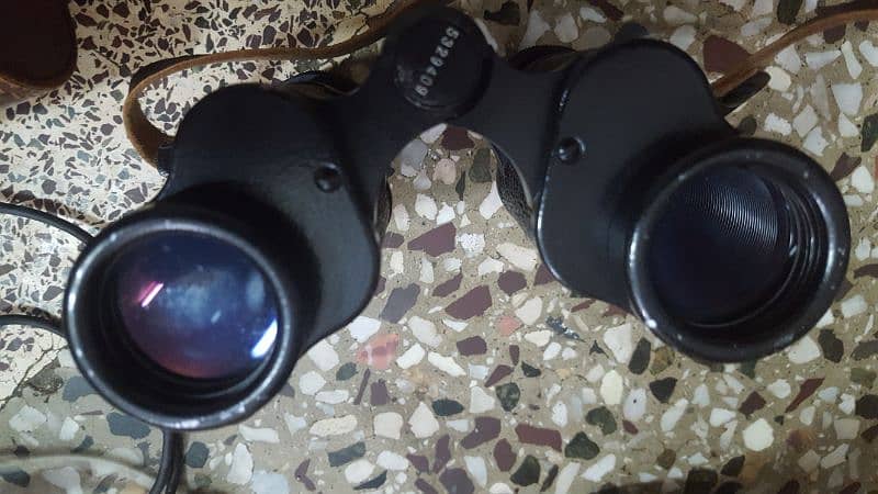 Binoculars and cameras 10