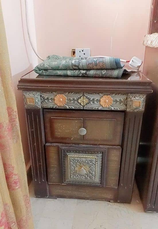 bed room set with 3 door cupboard dressing table 2 side table 2